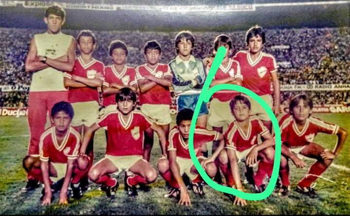 André Goiano ainda criança em equipe de formação do Vila Nova